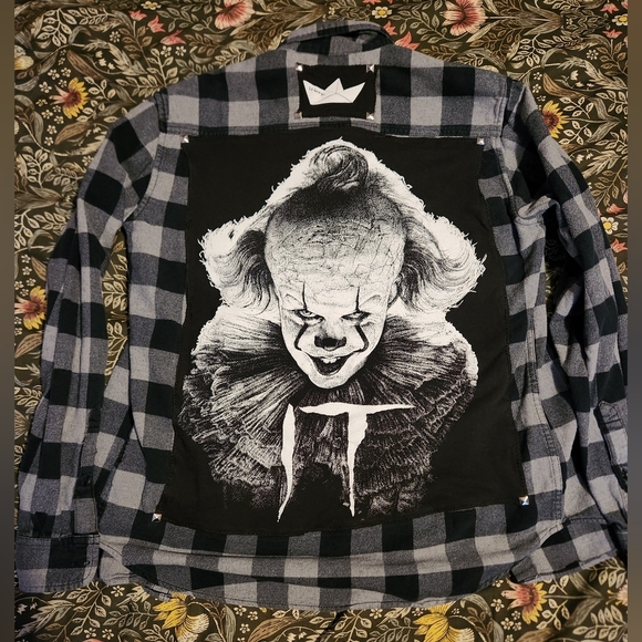 Time To Float Flanel And Tee 🤡🎈 - Picture 4 of 8